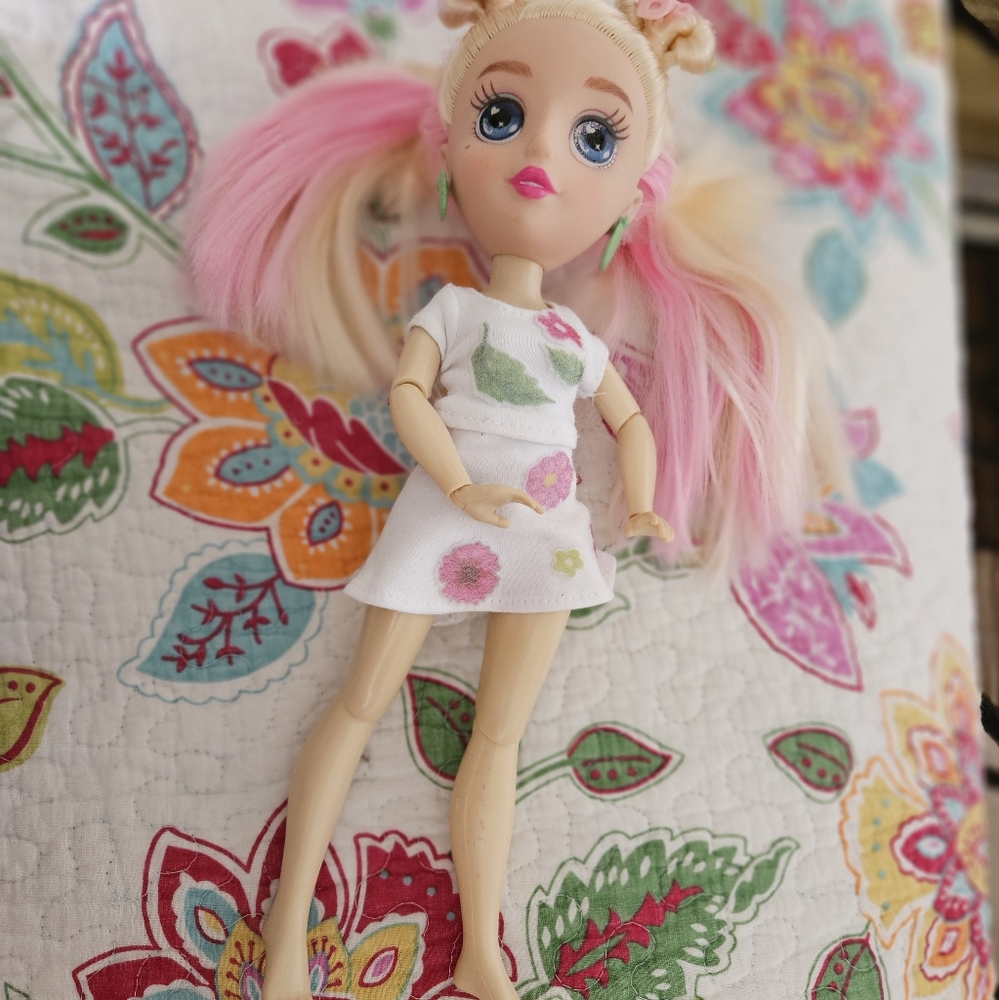 Jada Toys B-Kind Brianna Doll Blonde Pink Hair